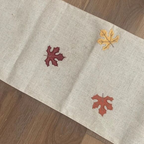 Fall Leaves Thanksgiving Tablerunner - Picture 3 of 4